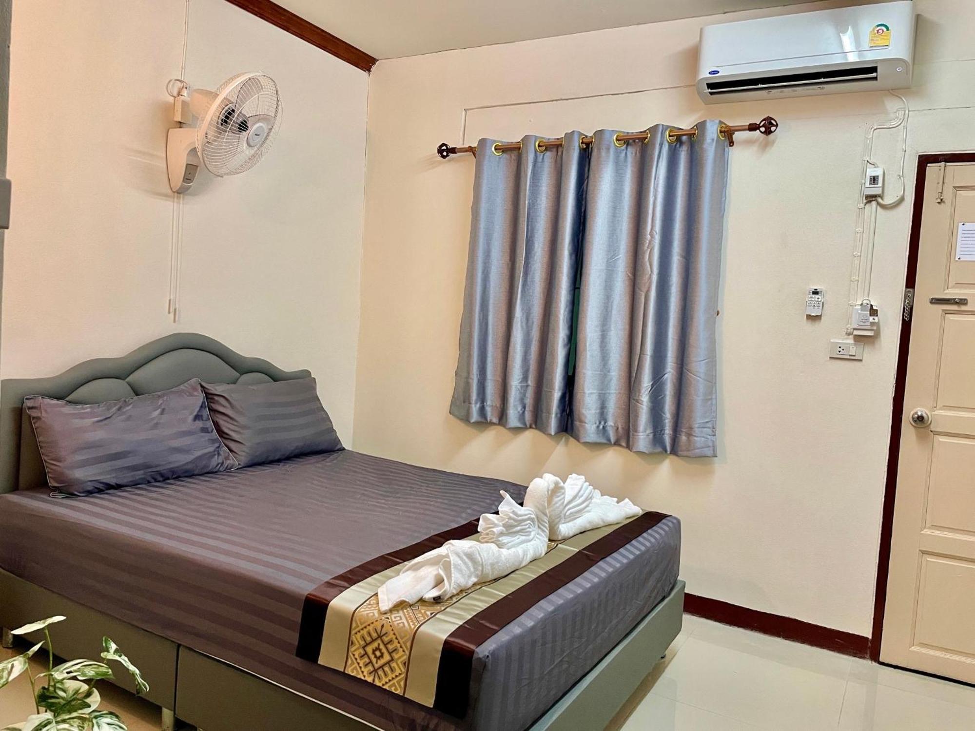 2B Cozy Hostel ตรัง Ngoại thất bức ảnh